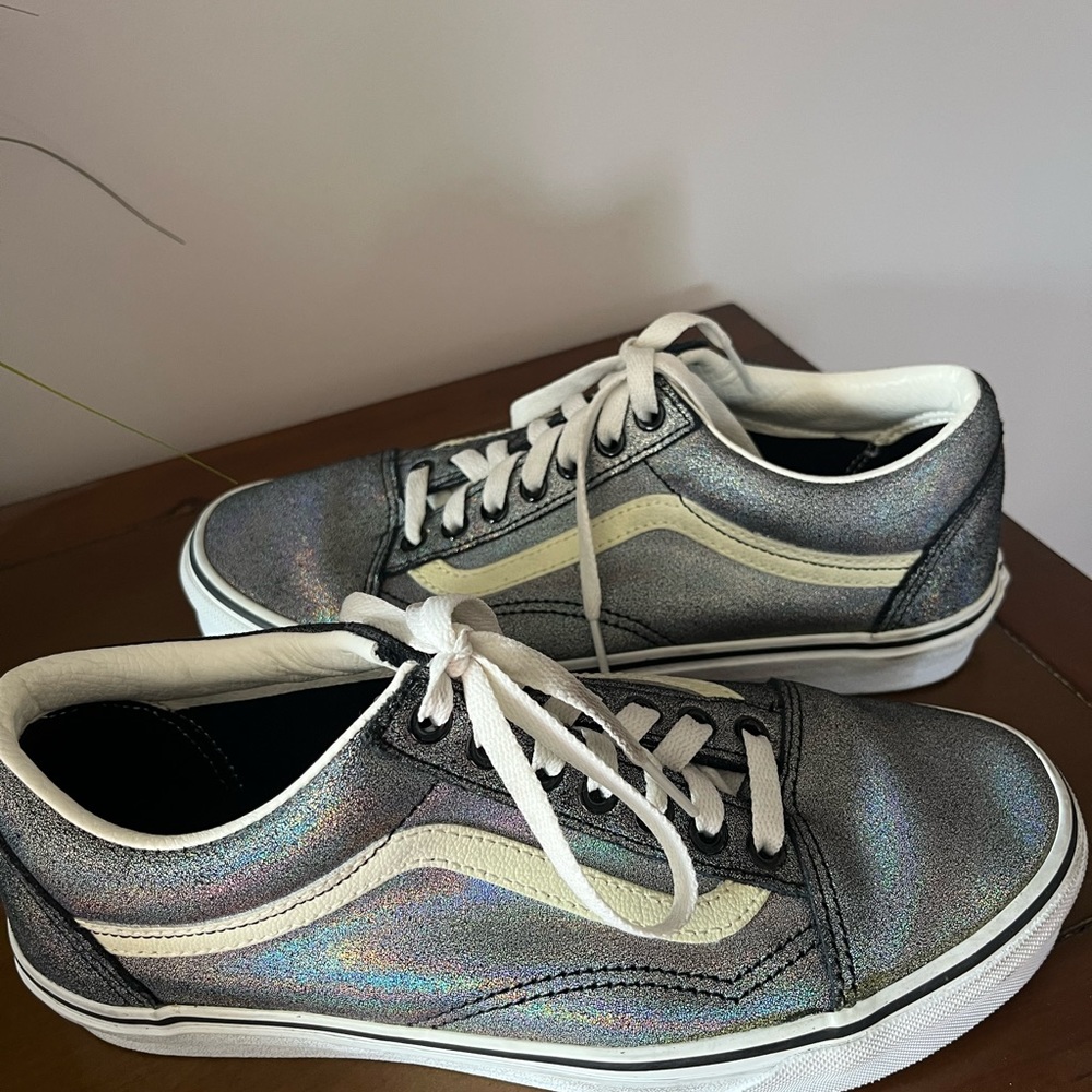 Vans prism old school. Men’s 7 women’s 8.5.